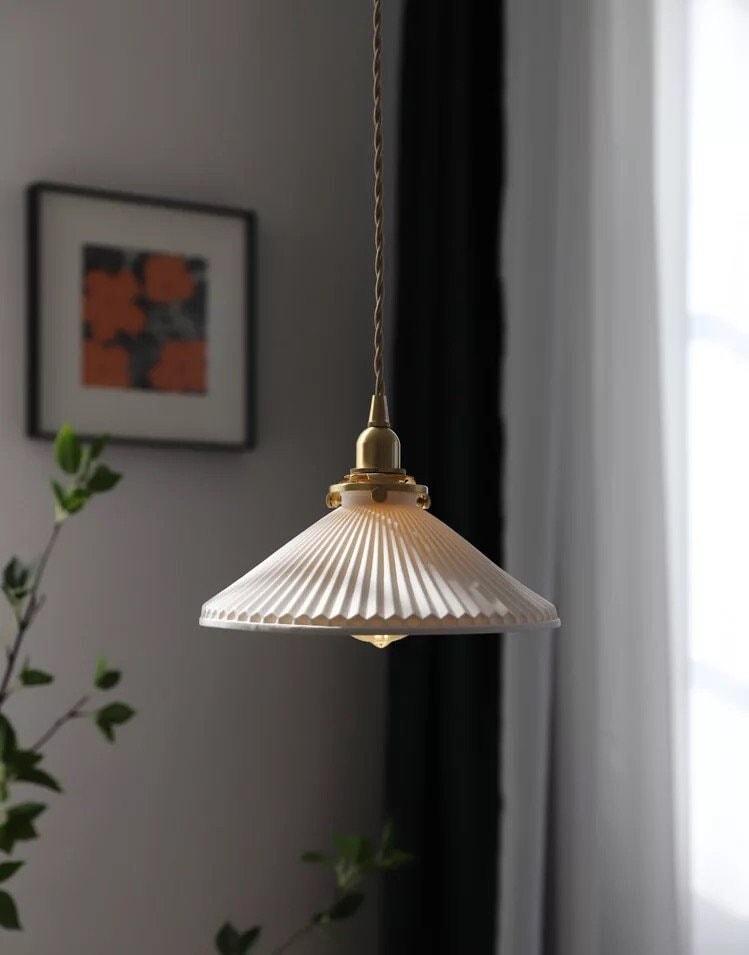 Kiyomi | Pleated Hat-Shaped Japanese Ceramic Pendant Lamp With LED Bulb Included | Knesse