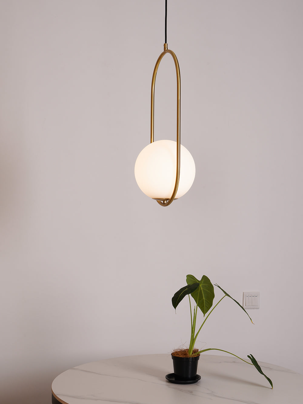 Astraea Modern Pendant Lamp for Elegant Living Spaces | Snurv