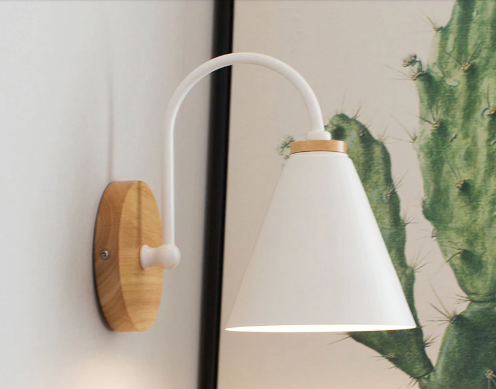 Maris | Curved Wood and Metal Wall Sconce | Knesse